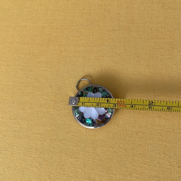 Alpaca Mexico Sterling Silver Brooch with Inlaid abalone & mother of pearl. - Picture 3 of 3